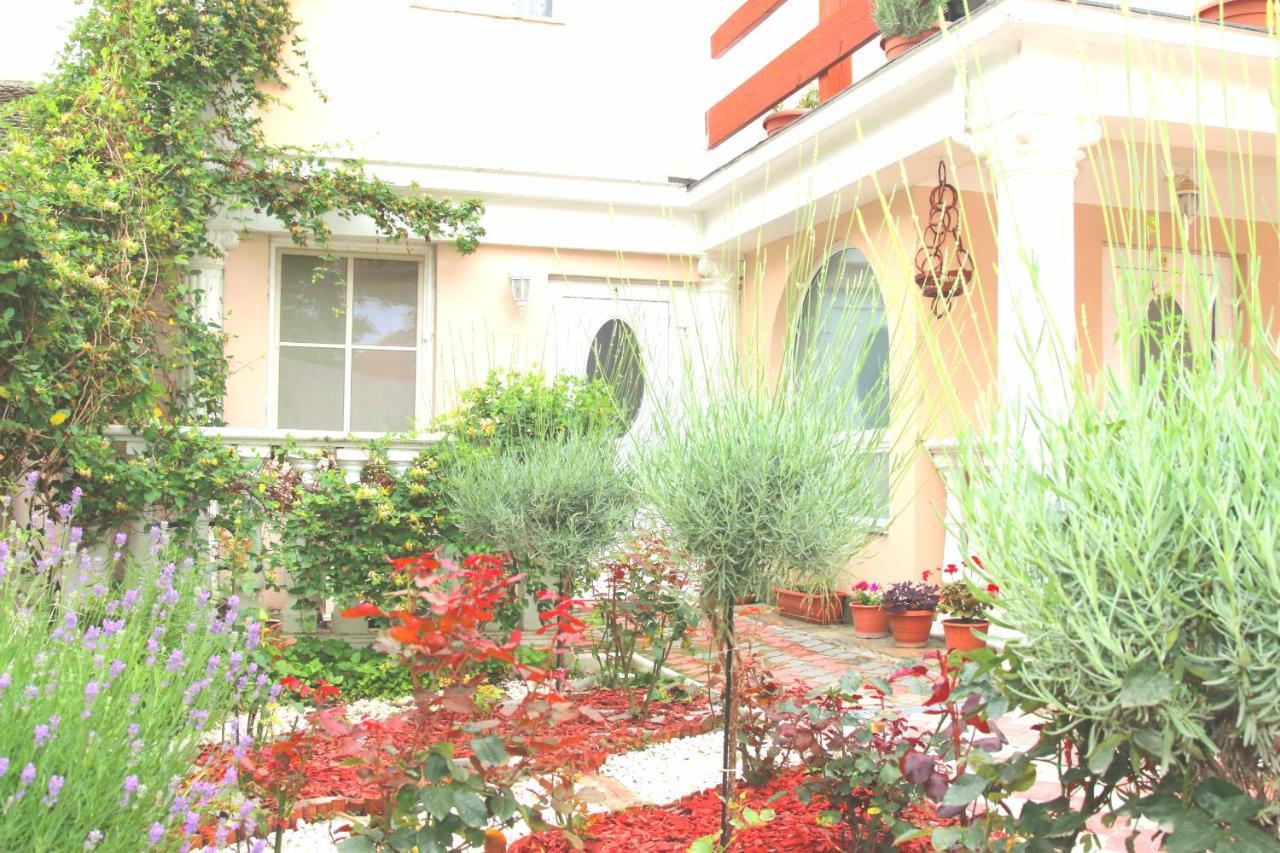 Yox Apartment 4 Oradea Exteriér fotografie